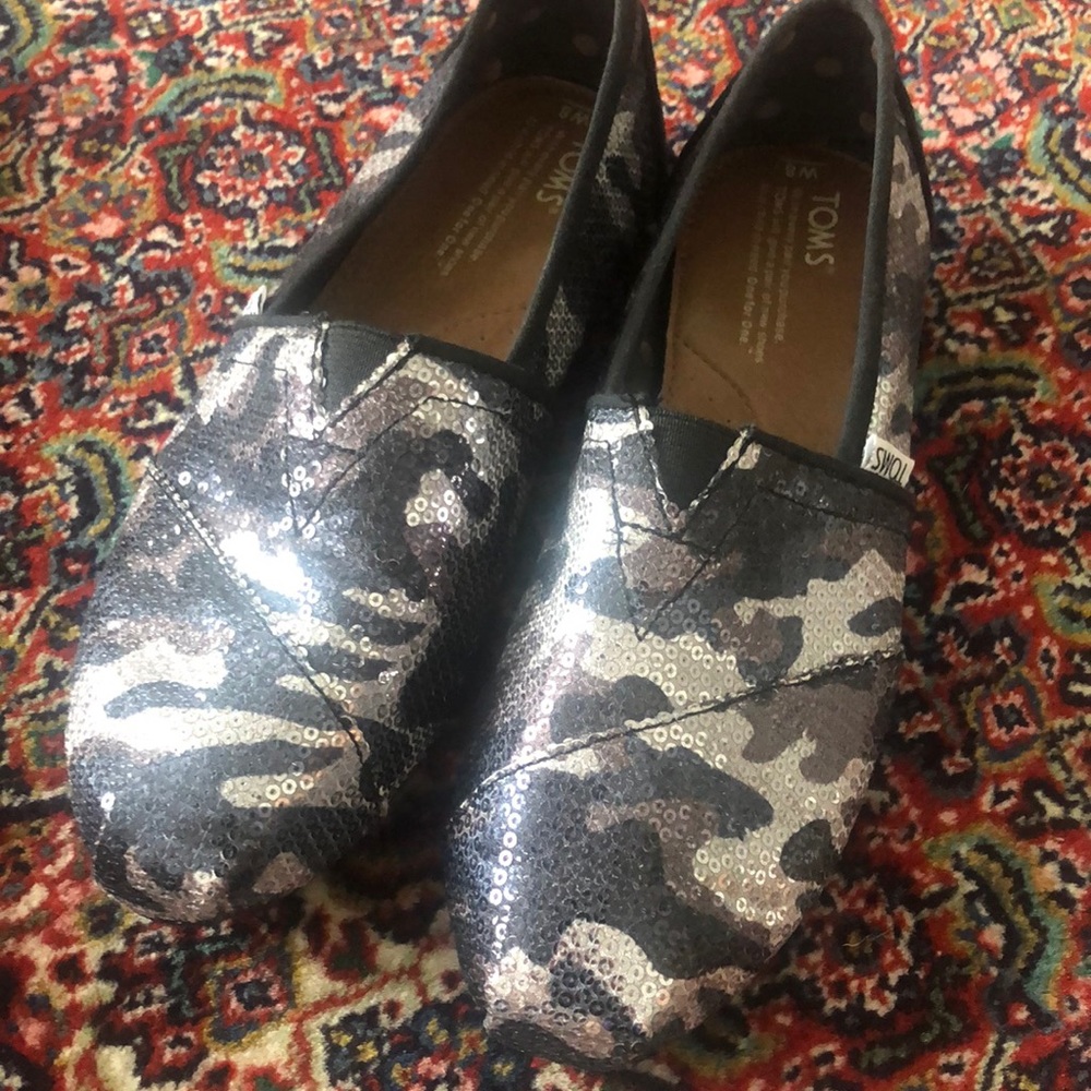 Toms sparkly camo shoe